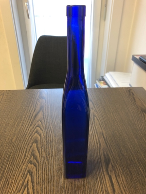 Vase aus blauem Glas