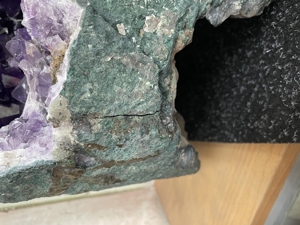 Amethyst Geode 1 A Qualität mit sehr dunklen Steinen Bild 7