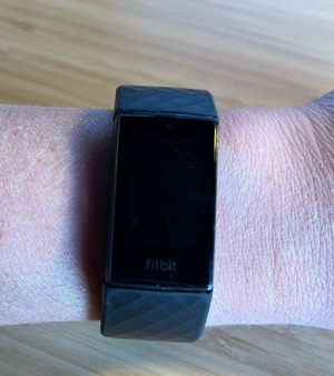 Fitbit Charge 4 - Smartwatch   Wearable Bild 2