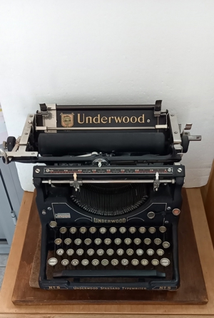 Schreibmaschine Vintage   Antik Bild 1