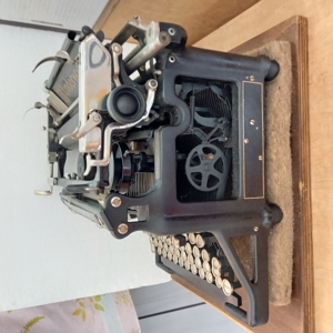 Schreibmaschine Vintage   Antik Bild 3