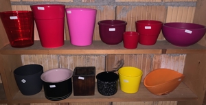 Keramikübertöpfe, verschiedene Farben, Tontöpfe, Kunststofftöpfe Bild 4