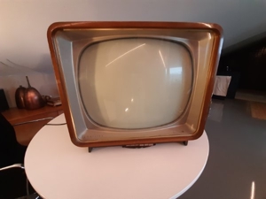 Alter Fernseher Bild 1