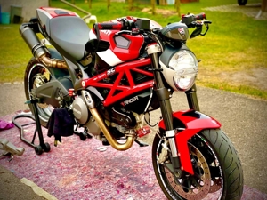 Ducati Monster 696 ABS Bild 2