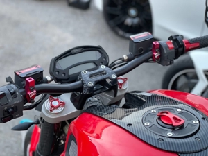 Ducati Monster 696 ABS Bild 1