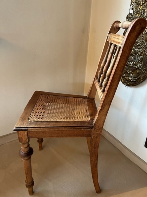 Antiker Stuhl mit Wiener Geflecht Bild 5