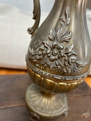 Antike Jugendstil Vase aus Messing  Bild 2