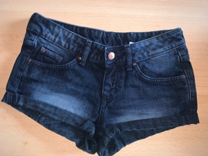 Shorts Jeans-Shorts Gr. 34 Rippped-Jeans - neuwertig Bild 3