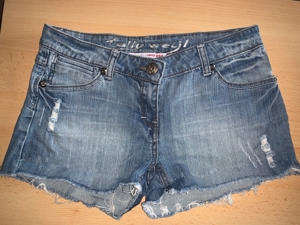 Shorts Jeans-Shorts Gr. 34 Rippped-Jeans - neuwertig Bild 5