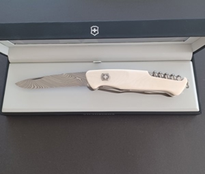 Victorinox Damast 2023