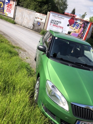 Verkaufe gepflegten Skoda Fabia in Grün mit nagelneuen Bremsen Hinten und vorne Bild 1
