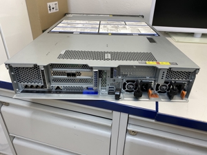 Lenovo ThinkSystem SR650 7X06 Server - Rack-Montage Bild 3