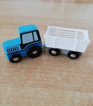 Spielzeug-Traktor + Anhänger Bild 1