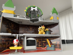 BOWSER Burg von Super Mario Bild 2