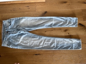 REVIEW Jeans Bild 1