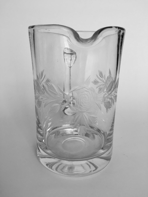 Glas Wasserkrug handgeschliffenes Rosendekor Bild 3
