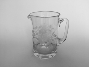 Glas Wasserkrug handgeschliffenes Rosendekor Bild 1