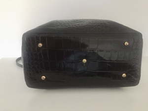 Schwarze Handtasche mit Details Bild 4