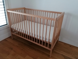 Kinderbett mit Matratze Bild 1