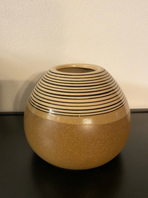 Vase.