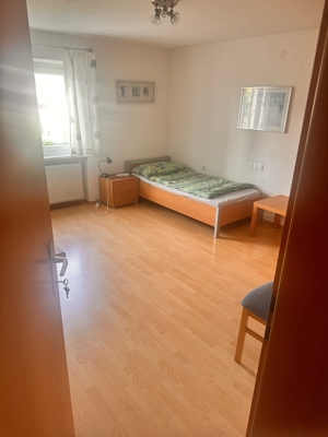 Privat Zimmer Möbliert ( Keine Wohnung! ) ab sofort