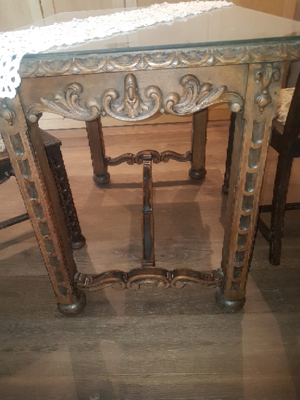 Antiquität-Rarität - edler Tisch mit 2 geschnitzten Stühlen, schwarz, mit Glasplatte Bild 1