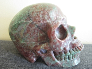 XL Edelstein Skull, Granat, 1,650kg, Kristallschädel,Totenkopf, Handarbeitskunst Bild 2