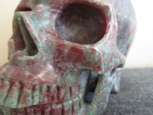 XL Edelstein Skull, Granat, 1,650kg, Kristallschädel,Totenkopf, Handarbeitskunst Bild 7