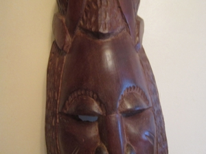 Afrikanische Holzschnitzkunst - Wandmaske - Holz - schwer - massiv - 61,5cm x 23cm Bild 3