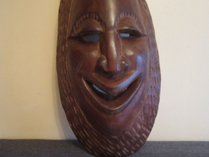 Afrikanische Holzschnitzkunst - Wandmaske - Holz - schwer - massiv - 61,5cm x 23cm Bild 4
