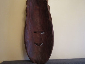 Afrikanische Holzschnitzkunst - Wandmaske - Holz - schwer - massiv - 61,5cm x 23cm Bild 5