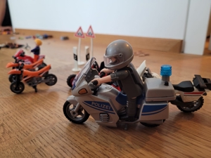 PLAYMOBIL - Motorräder, Polizeimotorrad, Go-Carts und Verkehrszeichen Bild 3