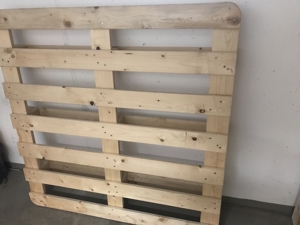 Holzpalette quadratisch (1,5m) - zu verschenken  Bild 2