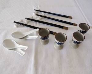 Diverses Geschirr, Schnapsgläser, Messer, Glas, chinesische Stäbchen Bild 3