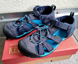 KEEN CNX Sandalen 37