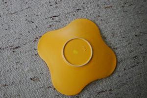 Achtung!! Formschöner Keramikteller gelb, 50 cm Diagonal, toller Zustand Bild 2