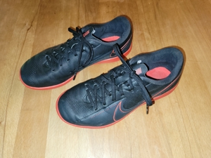 Nike Hallenschuhe Gr. 33,5 Bild 1