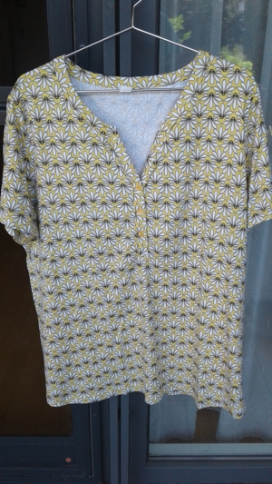 GANZ NEUES Damenshirt, kurzarm, Größe 48m gelb mit Muster