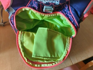 Ergobag Schulrucksack inklusive Federmäppchen und 4 Kletties inkl. Zip Set pink Bild 7