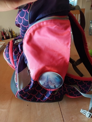 Ergobag Schulrucksack inklusive Federmäppchen und 4 Kletties inkl. Zip Set pink Bild 4