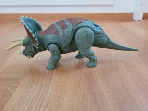 Jurrassic World Triceratops und Carnotaurus von Mattel Bild 3
