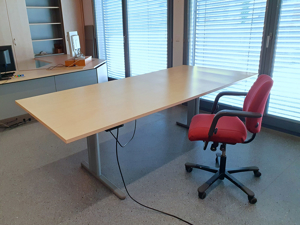 Schreibtisch / Arbeitstisch elektrisch höhenverstellbar Bild 2