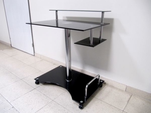 GELEGENHEIT: Hochwertiger, kleiner Tisch mit exklusivem DESIGN (aus dunklem Glas und Chrom) Bild 2