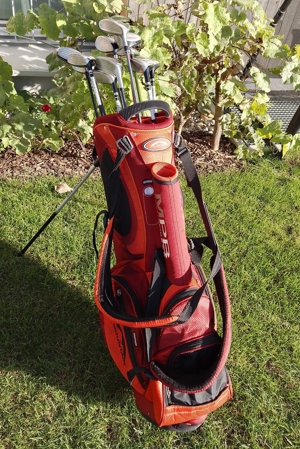 Golfbag mit Golfschläger Bild 2