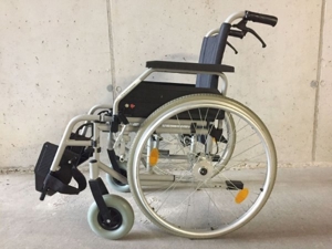 Rollstuhl  Bild 1