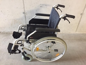 Rollstuhl  Bild 2