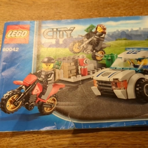 Lego CITY 60042 Polizei Verfolgung Bild 4