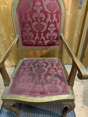 Antiker Stuhl mit Armlehne Bild 2