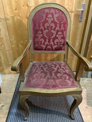 Antiker Stuhl mit Armlehne Bild 1