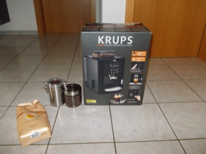 Krups Kaffeevollautomat mit Zubehör, noch über 1 Jahr Garantie